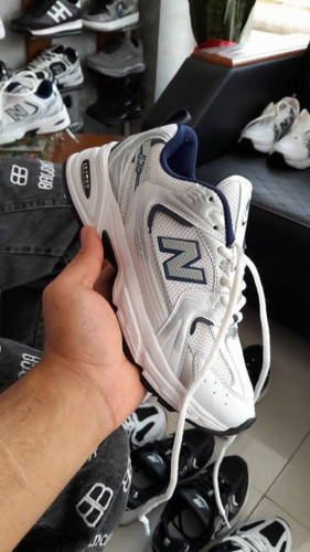 کفش اسپرت سفید سرمه ای