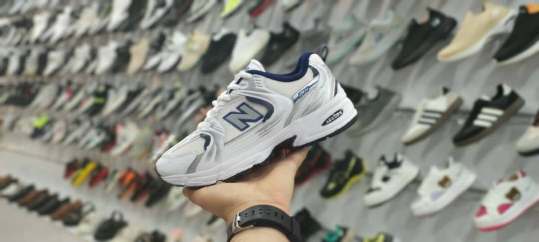 کفش اسپرت سفید سرمه ای