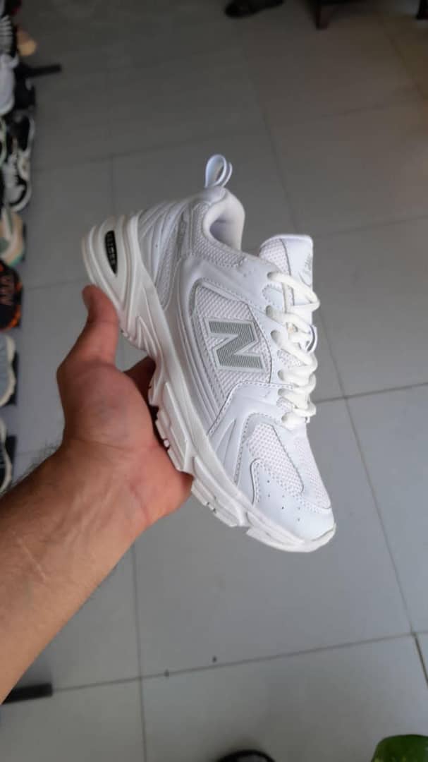 کفش اسپرت سفید تمام