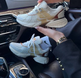 کفش اسپرت نایک v2k رنگ سفیدکرم