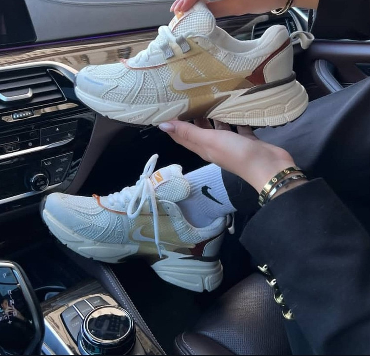 کفش اسپرت نایک v2k رنگ سفیدکرم